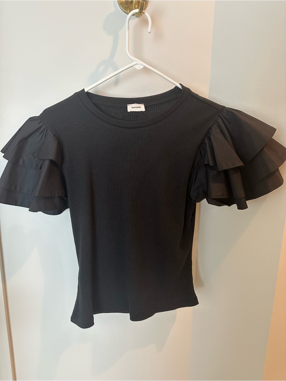 Brand new, fluffy sleeve shirt!
